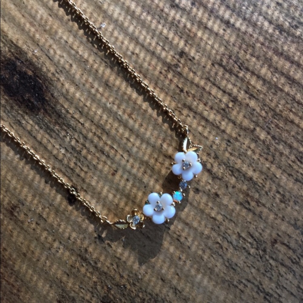 NWT Anthropologie Dainty Gold Floral Opal Necklace - Picture 3 of 6